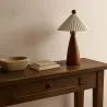 Lampada da tavolo con base in legno e paralume in cemento bianco - Ambiana image 7