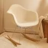 Sedia a dondolo Bouclé con braccioli – Design scandinavo con acciaio e legno - Nordika image 7